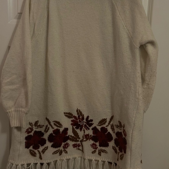 Shyanne Cream Cardigan with Floral Accents - Picture 5 of 6
